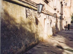 Tricase - piazza Giuseppe Pisanelli - Uno scorcio del prospetto forntale di palazzo Gallone