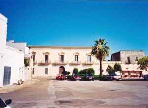 Lucugnano - piazza Girolamo Comi -Biblioteca Provinciale 