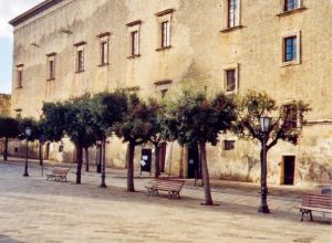 Tricase - piazza Giuseppe Pisanelli - Uno scorcio di Palazzo Gallone