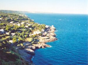 Un suggestivo scorcio della costa di Marina Serra visto dal 