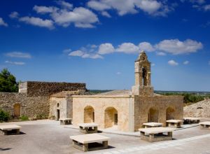 Sant'Eufemia - Un bellissimo scorcio della parte esterna della Cripta Basiliana dedicata alla Madonna del Gonfalone