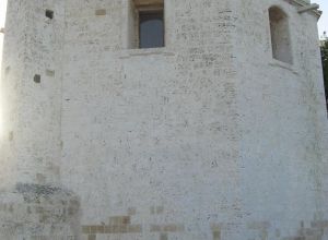 La Chiesa in onore della Madonna di Costantinopoli (sorta nel 1684 a cura di Jacopo Arborio Gattinara, Marchese di San Martino) - Prospetto laterale