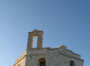 La Chiesa in onore della Madonna di Costantinopoli (sorta nel 1684 a cura di Jacopo Arborio Gattinara, Marchese di San Martino) - Prospetto laterale  - Campanile