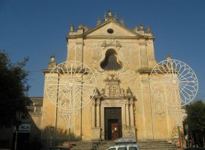 Tricase - Piazza Giuseppe Pisanelli - Prospetto frontale della Chiesa di San Domenico