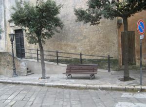 Tricase - piazza Giuseppe Pisanelli - Uno scorcio dell'entrata secondaria della Chiesa di San Domenico