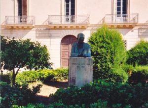 Lucugnano - piazza Comi - Uno scorcio di Palazzo Comi