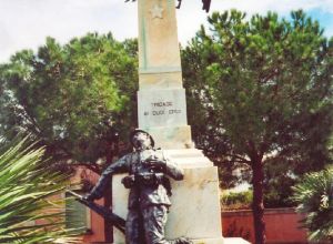 piazza Alfredo Codacci Pisanelli - Monumento ai Caduti - Tricase ai suoi eroi