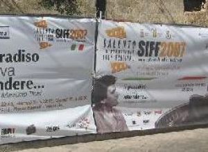 Tricase -piazza Giuseppe Pisanelli - Striscione che pubblicizza il SIFF 2007