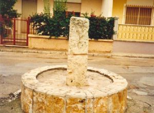 Tutino - via San Leonardo - Menhir 