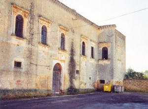 Tutino - piazza Castello dei Trane - Uno scorcio del prospetto frontale del Castello