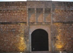 Caprarica del Capo - piazza Sant'Andrea - Un suggestivo scorcio del castello (1524)