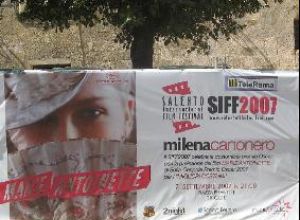 Tricase - Piazza Giuseppe Pisanelli - Striscione che pubblicizza il SIFF 2007