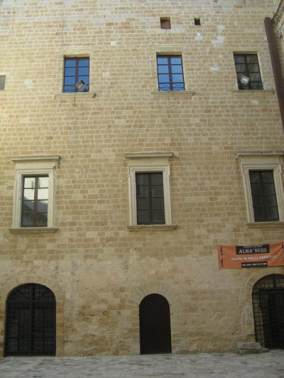 Tricase - piazza Giuseppe Pisanelli - Uno scorcio di 

palazzo Gallone