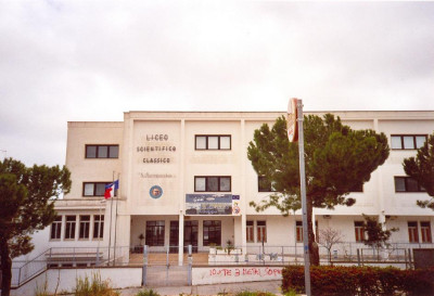 Tricase - piazza Galileo Galilei - Prospetto frontale del Liceo Scientifi...