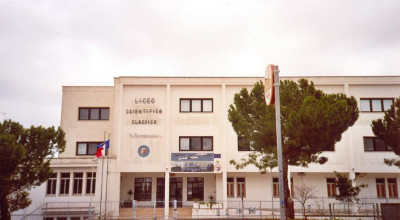 Tricase - piazza Galileo Galilei - Prospetto frontale del Liceo Scientifi...