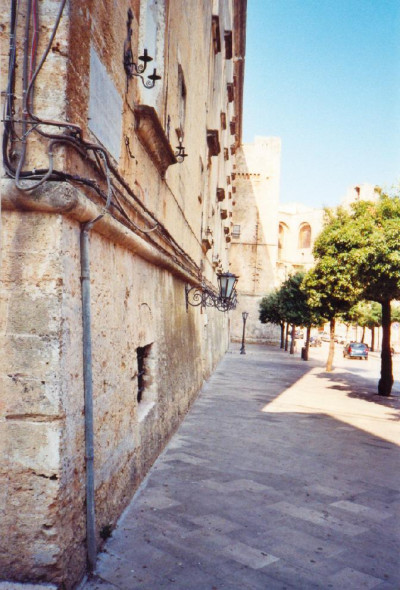 piazza Giuseppe Pisanelli - Uno scorcio di palazzo Gallone