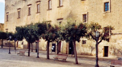 Tricase - piazza Giuseppe Pisanelli - Uno scorcio di Palazzo Gallone