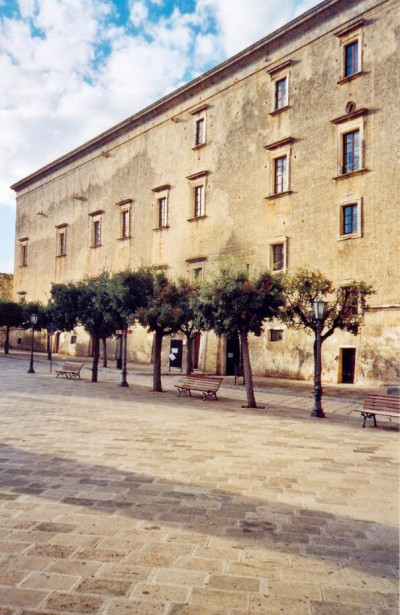 Tricase - piazza Giuseppe Pisanelli - Uno scorcio di Palazzo Gallone