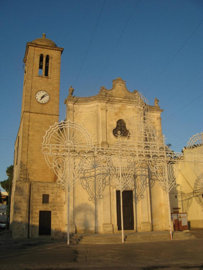 Rione di Caprarica del Capo - Piazza Sant'Andrea - Prospetto frontale della C...