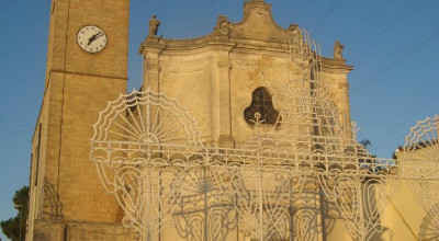 Rione di Caprarica del Capo - Piazza Sant'Andrea - Prospetto frontale della C...