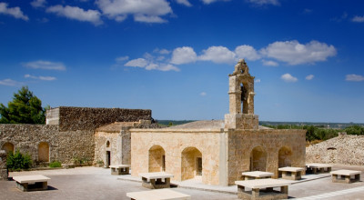 Sant'Eufemia - Un bellissimo scorcio della parte esterna della Cripta Basilia...