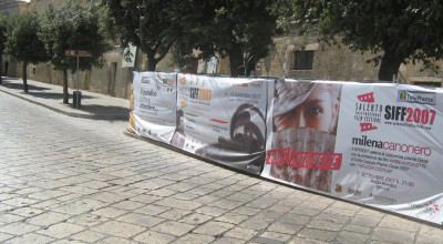 Tricase - piazza Giuseppe Pisanelli - Striscioni che pubblicizzano il SIFF 2007