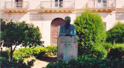 Lucugnano - piazza Comi - Uno scorcio di Palazzo Comi