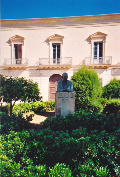 Lucugnano - piazza Girolamo Comi - Biblioteca Provinciale G. Comi