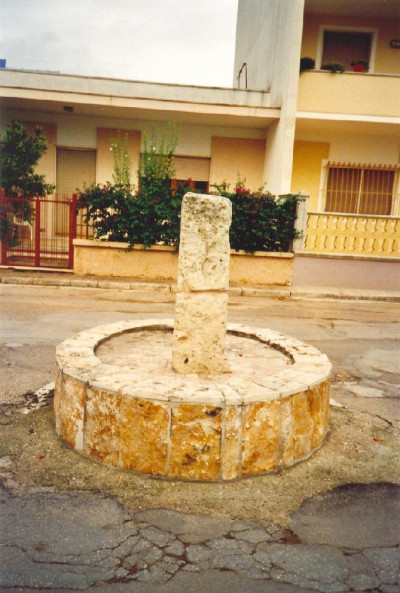 Tutino - via San Leonardo - Menhir San Leonardo