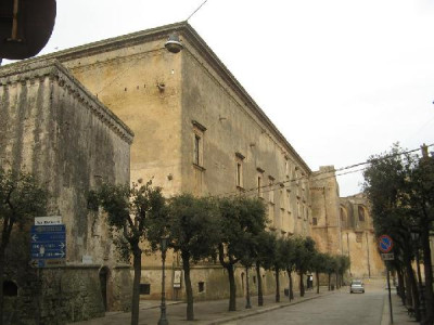 Tricase - piazza Giuseppe Pisanelli - Uno scorcio di Palazzo Gallone