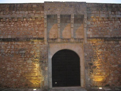 Caprarica del Capo - piazza Sant'Andrea - Un suggestivo scorcio del caste...