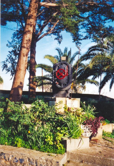 Marina Serra - Monumento ai Caduti del mare