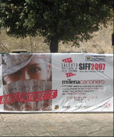 Tricase - Piazza Giuseppe Pisanelli - Striscione che pubblicizza il SIFF 2007