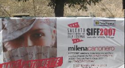 Tricase - Piazza Giuseppe Pisanelli - Striscione che pubblicizza il SIFF 2007