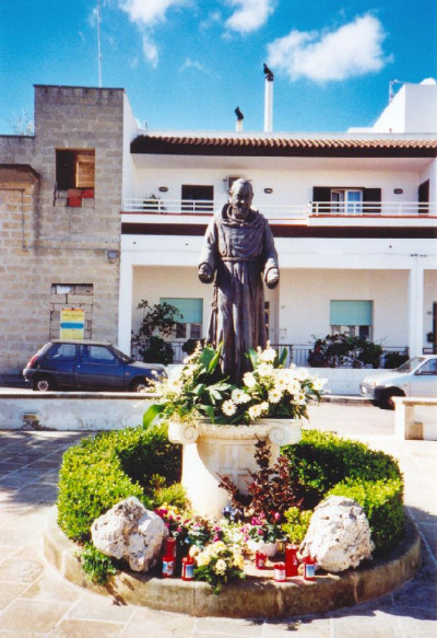 Caprarica - piazzetta Padre Pio